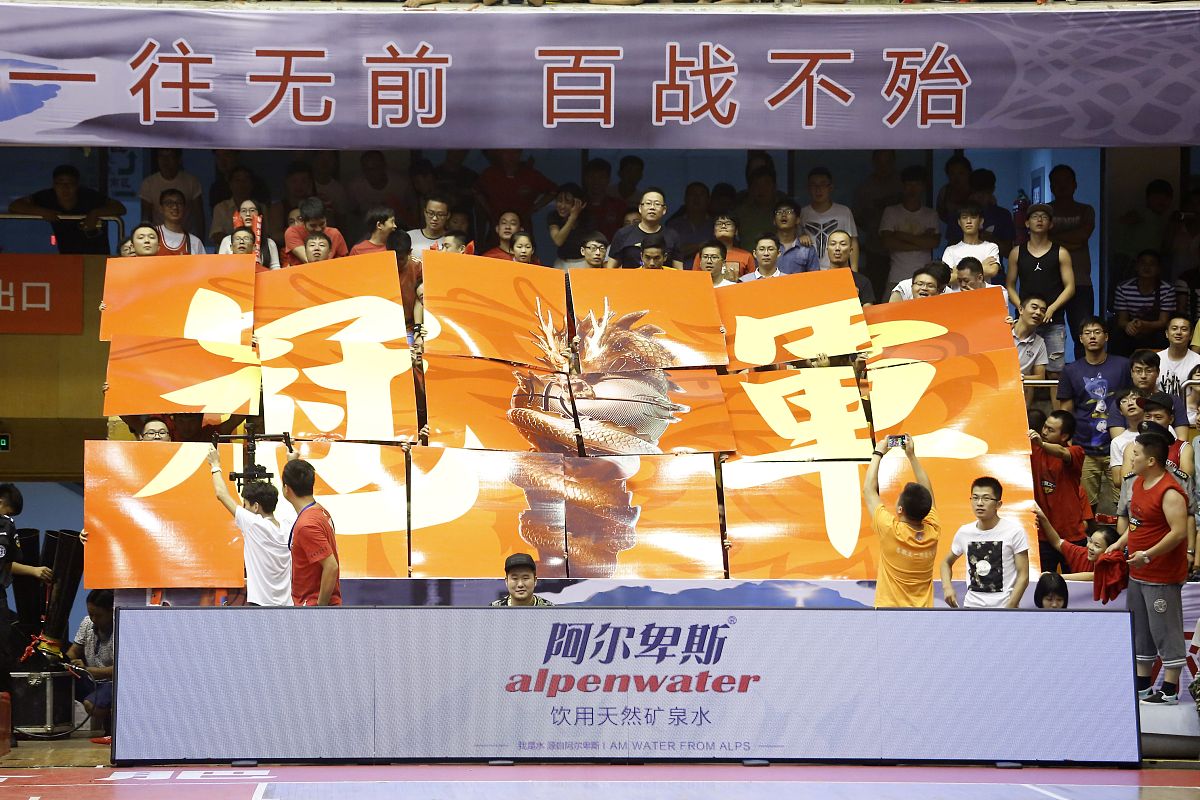 关于实力对决引发球迷热议，悬念待解的信息