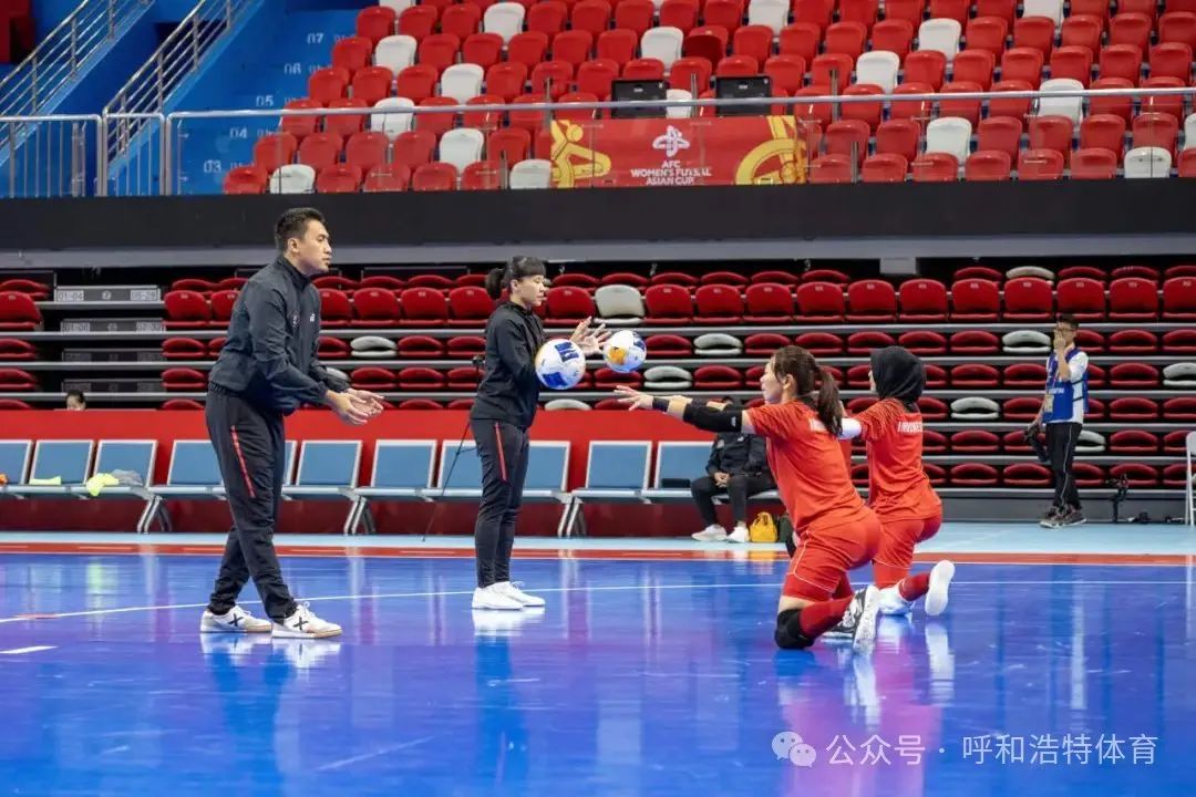 开云体育官方网站-火爆的足球赛场，女选手们呈现出无敌姿态的简单介绍