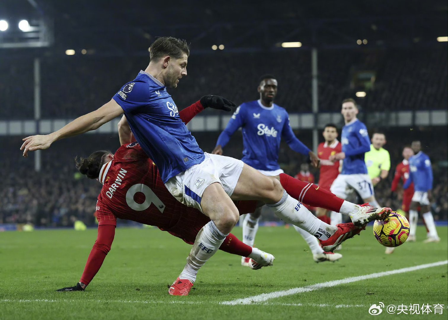 利物浦冲击德甲联赛前四，竞争激烈