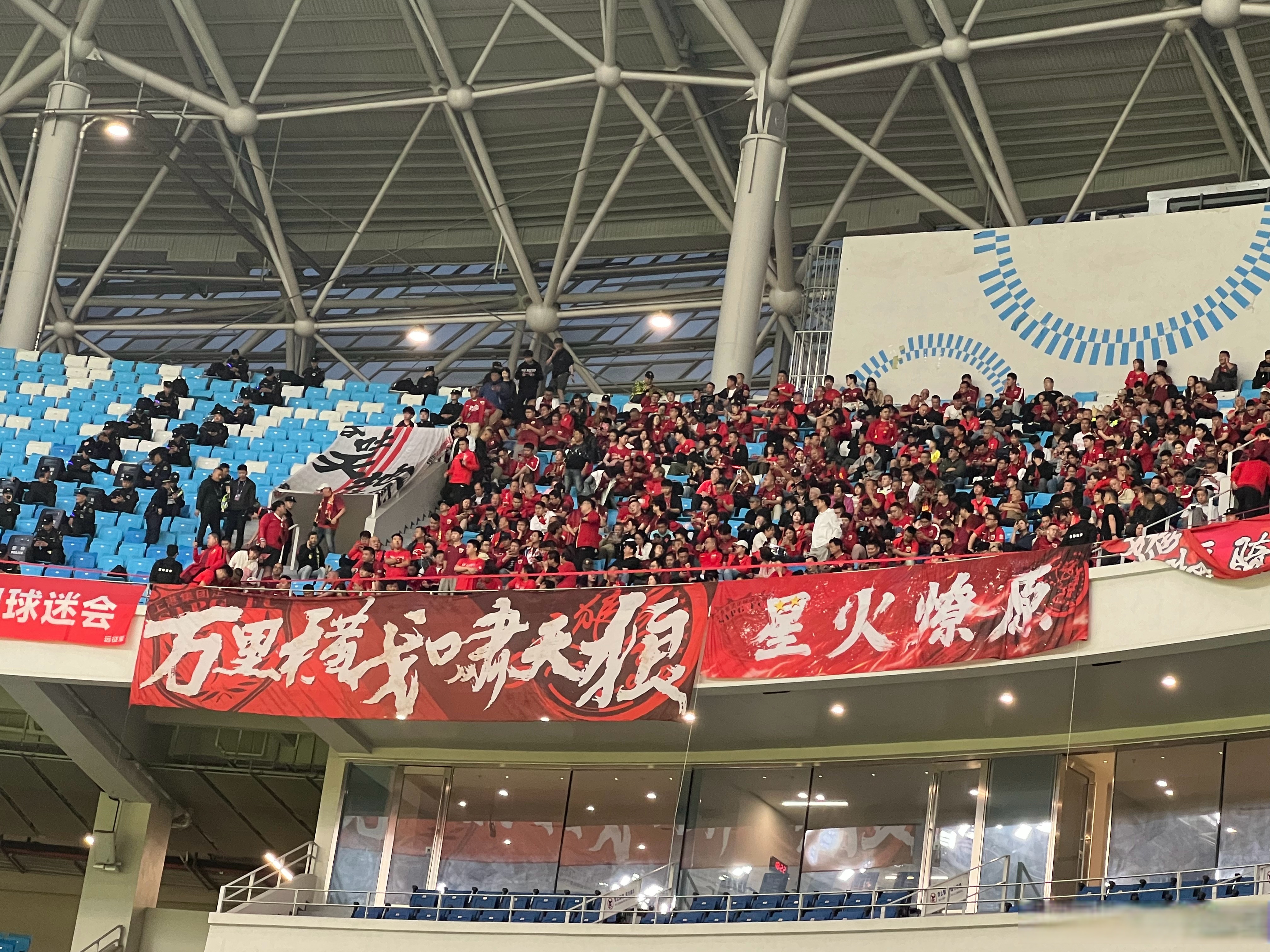 开云体育-关于申花对上港，场面悬念大，球迷欢呼声不绝于耳的信息