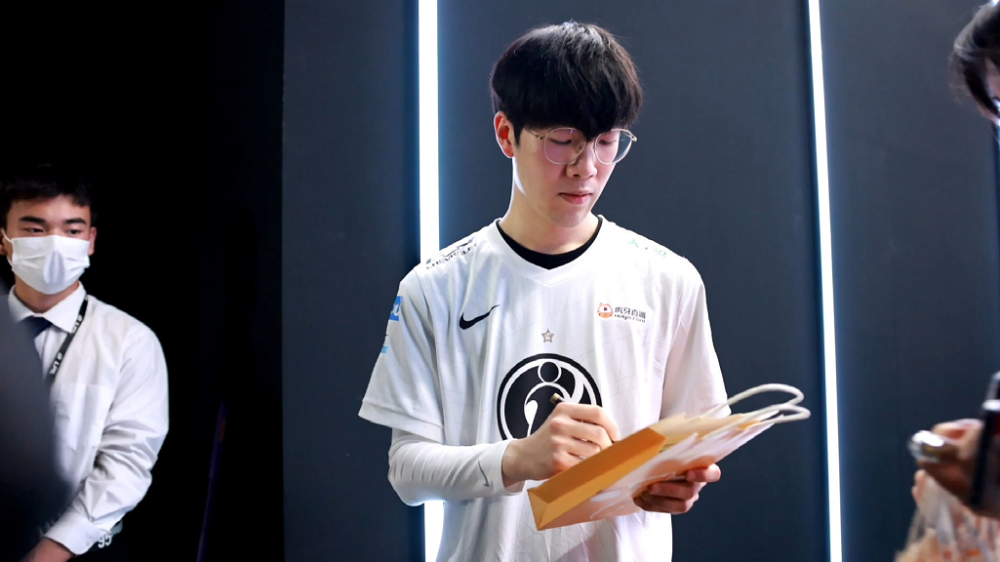 开云APP-关于初出茅庐选手，夺金成为焦点的信息