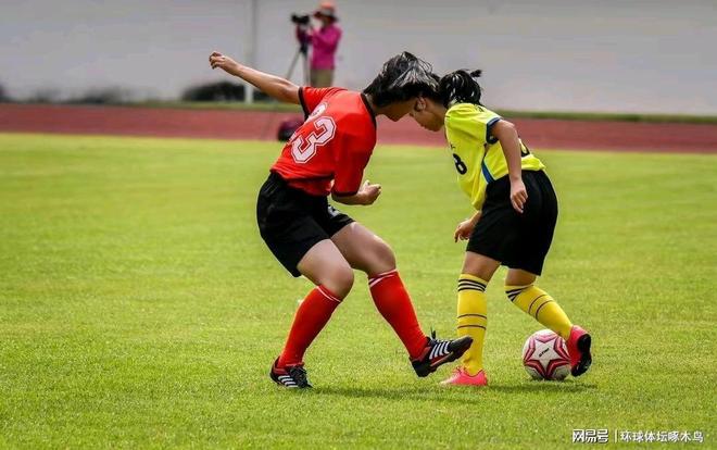 女足选手展开训练,加强技战术磨炼的简单介绍 女足选手展开训练,加强技战术磨炼的简单介绍