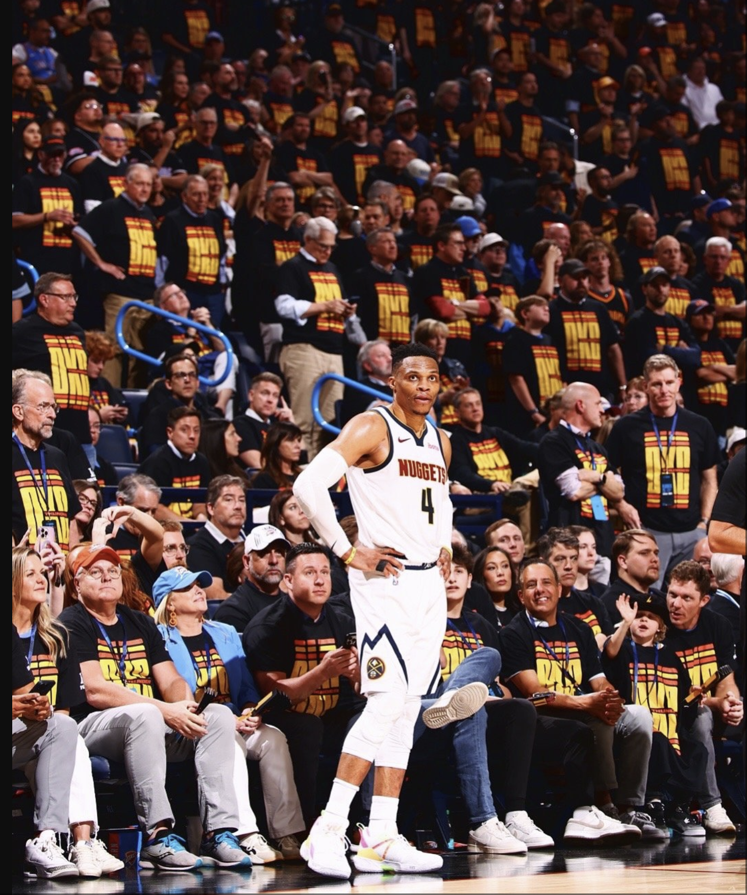 勇士轻取掘金，保持不败