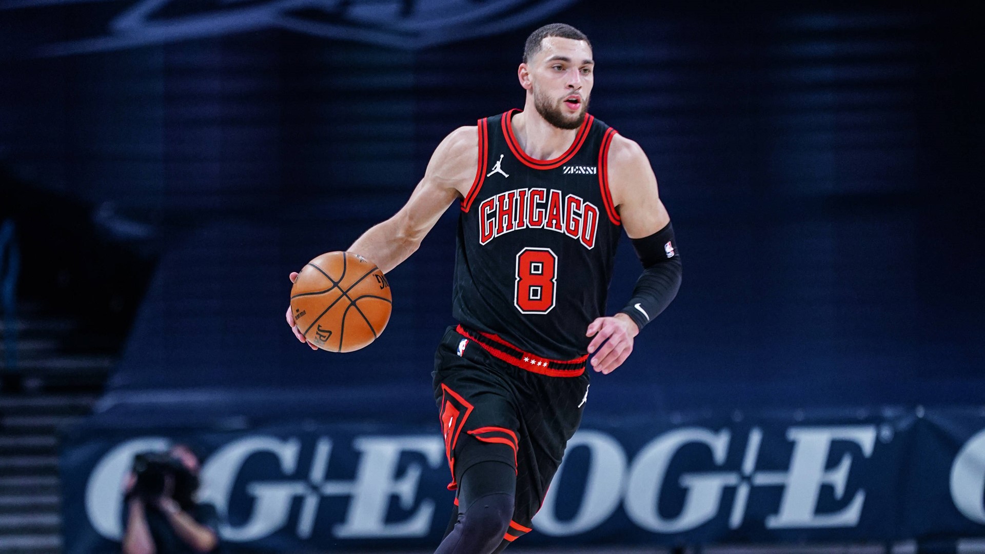 开云体育官网-公牛不敌骑士,拉文进攻疲软