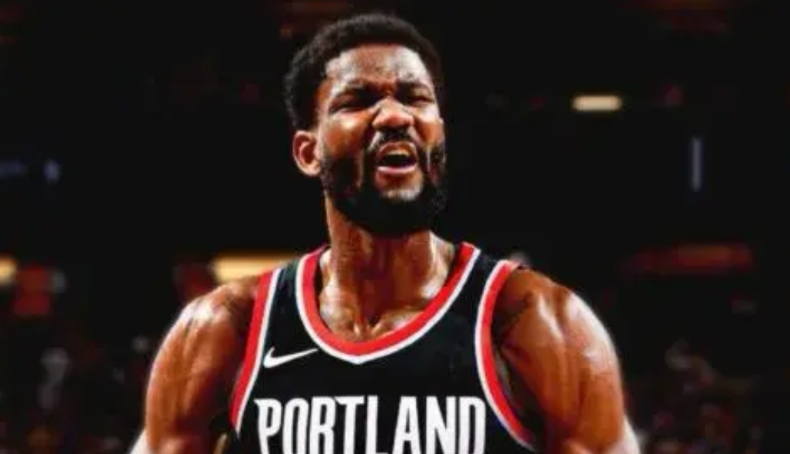 澳大利亚男篮鏖战公牛，拉文送出助攻