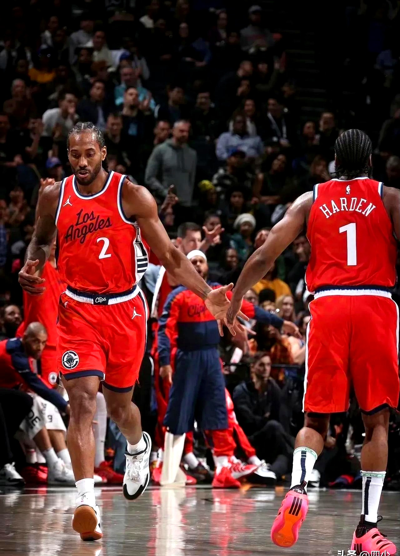 马刺鏖战快船,恩比德刷新纪录 马刺鏖战快船,恩比德刷新纪录