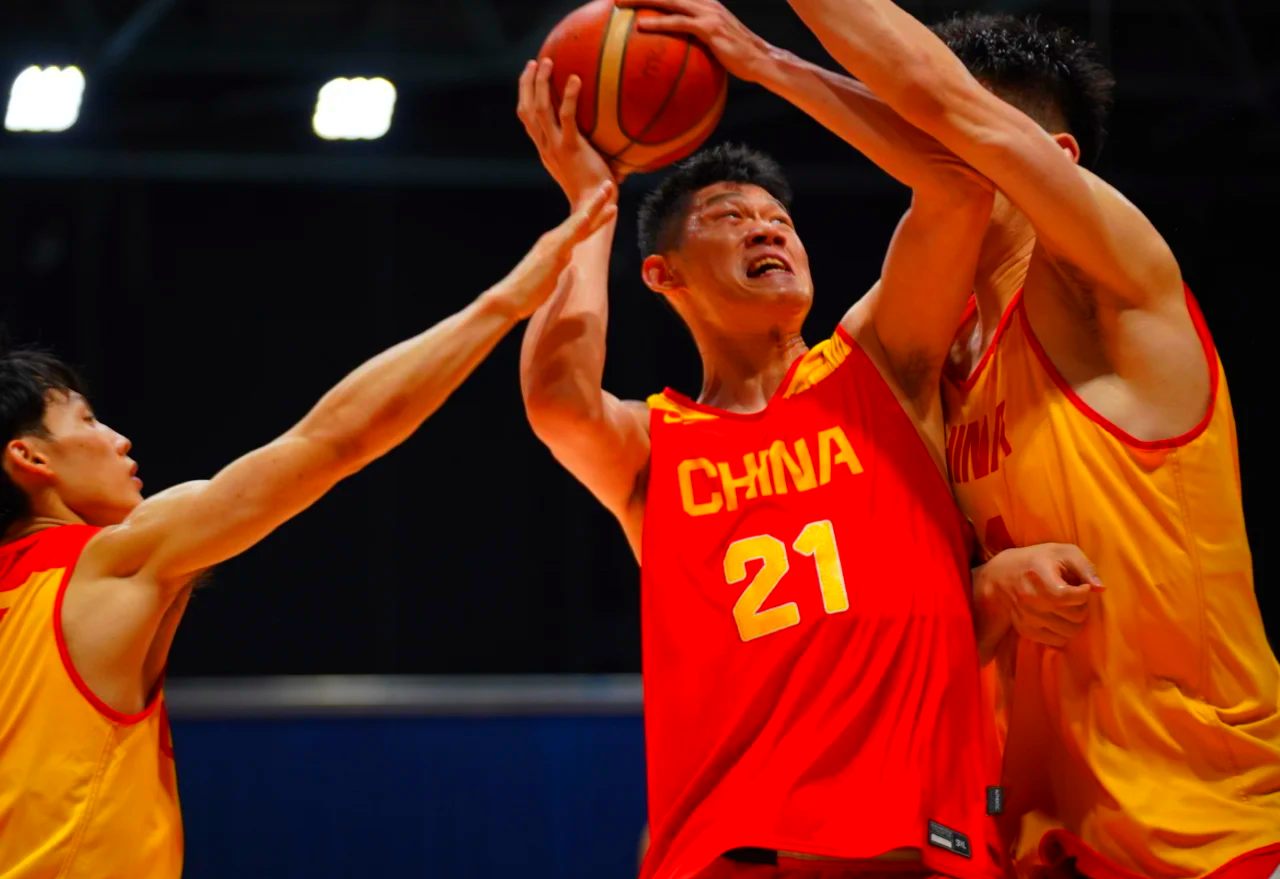 山西队翻盘雄鹿，胡金秋高光表现