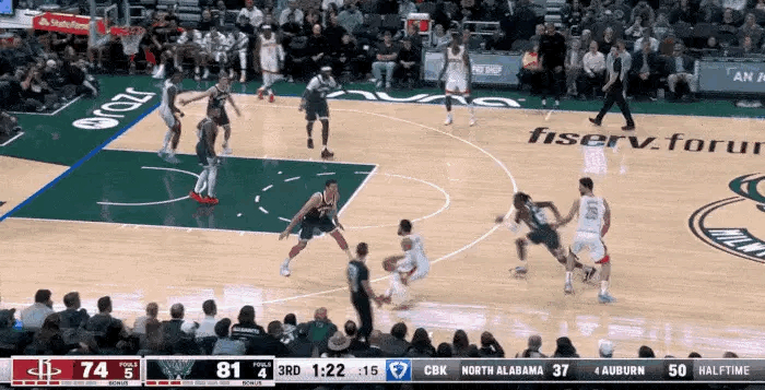 开云官网-爵士完胜江苏队，范弗利特状态火热