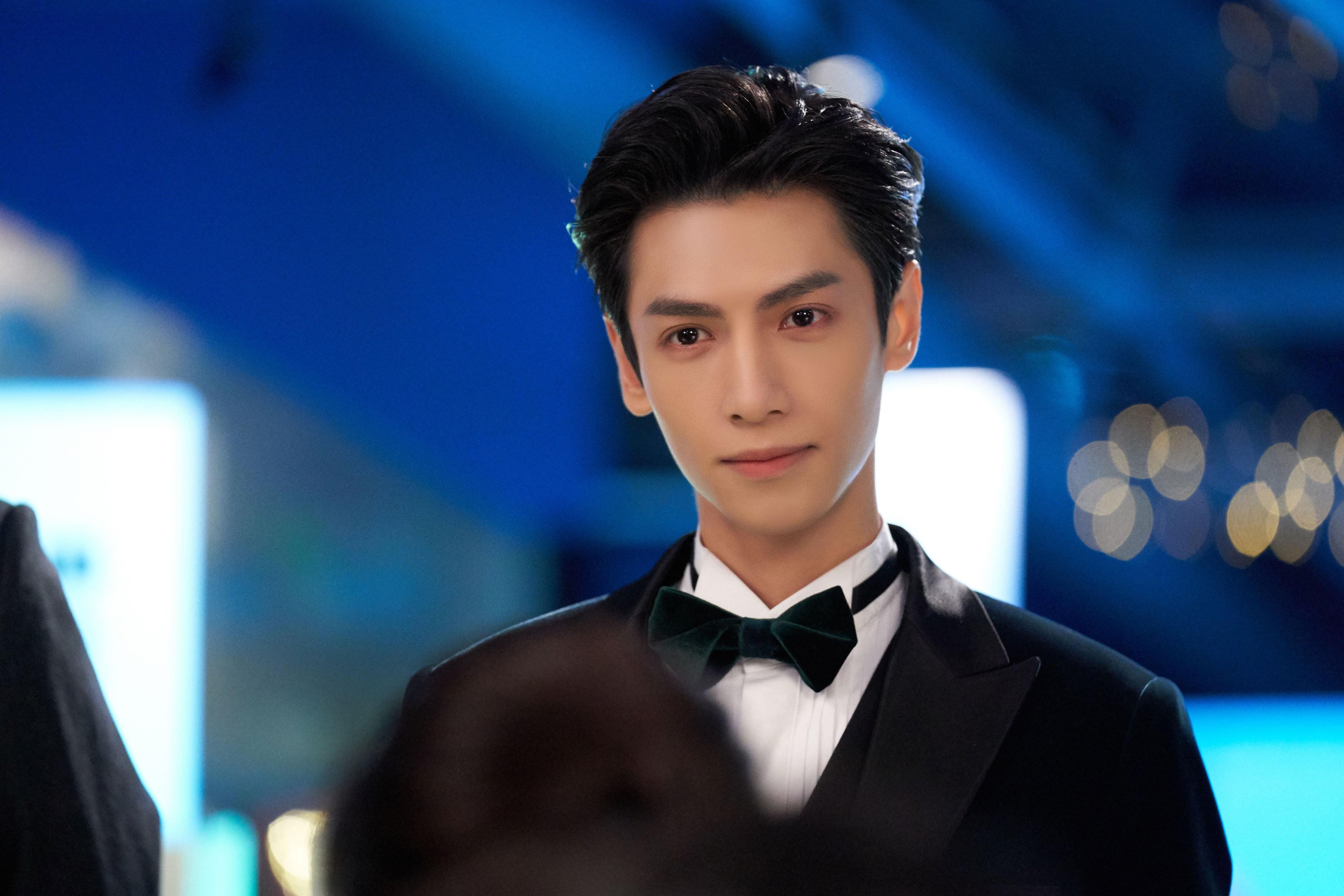 双线竞技的火焰，利物浦的火力压制与莱万的街道赛霸业