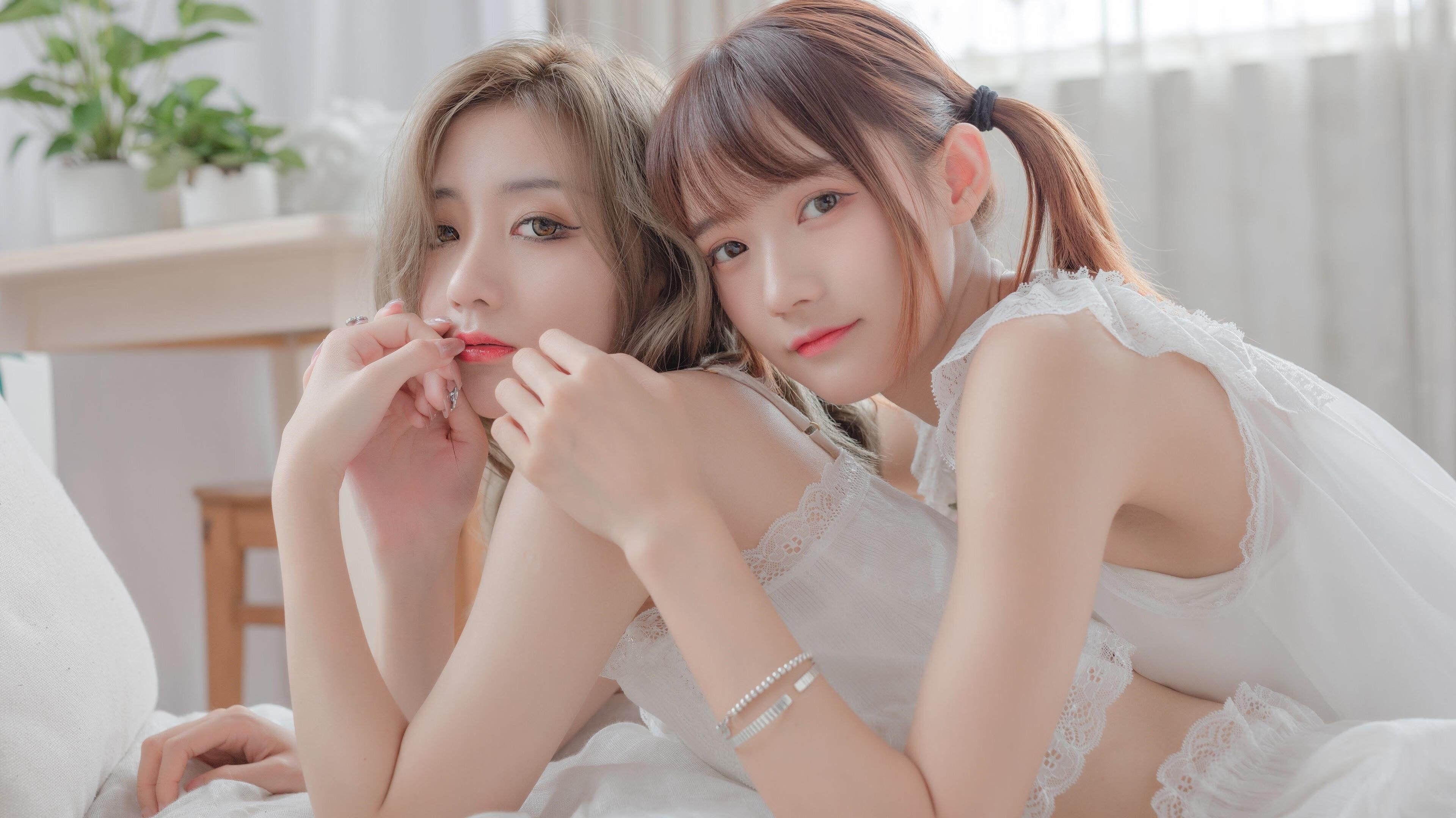 双线争锋，德甲争冠战白热化，篮网正面击溃掘金展雄风